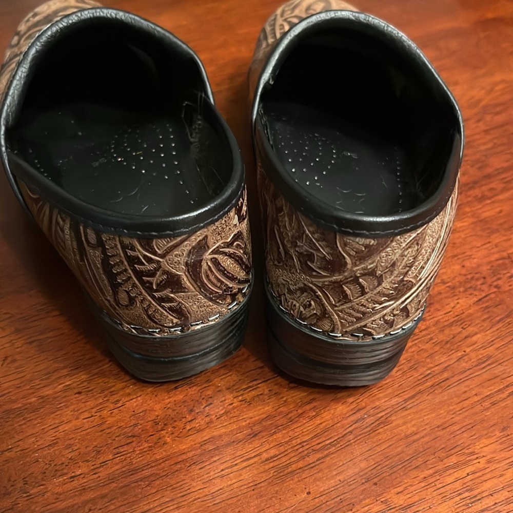 Dansko Brown Leather Clogs with Intricate Pattern Size 36 - Picture 7 of 7